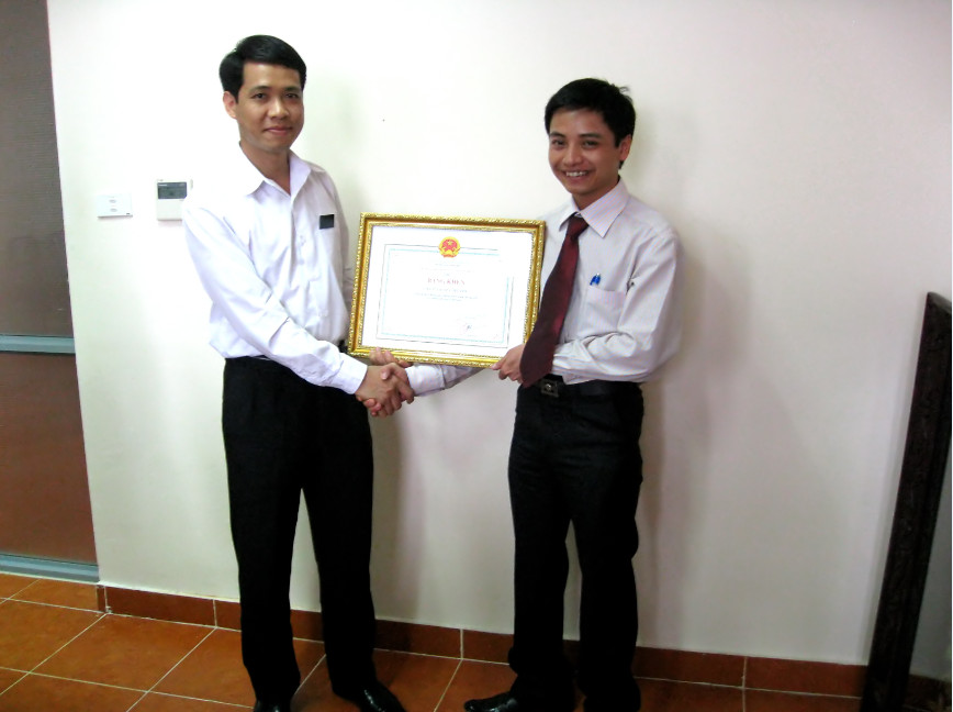 Bằng khen đóng góp phát triển tên miền quốc gia Việt Nam .VN năm 2008